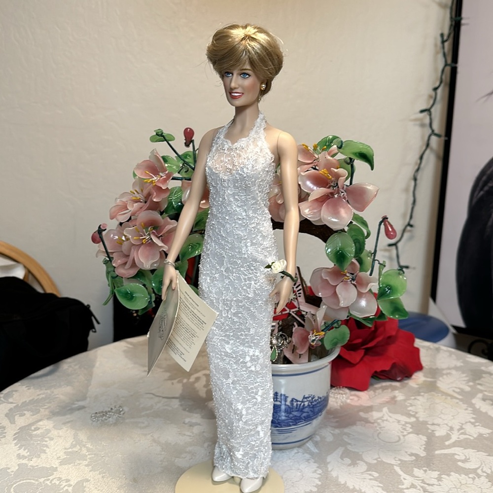 Franklin Mint Princess Diana of Whales. The people’s Princess forever. - Picture 4 of 8